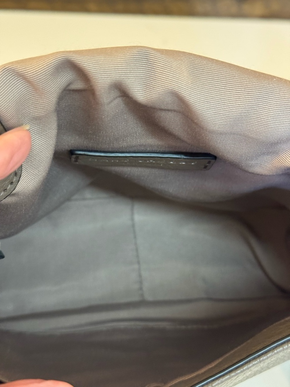 🩶 MARC JACOBS LEATHER EMPIRE CITY MESSENGER BAG! - Picture 8 of 12